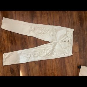 American Eagle White Straight Legged Jeans
